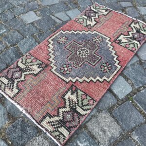 1.4 ft. x 2.8 ft. Vintage Turkish Rug TR22237 Image 1