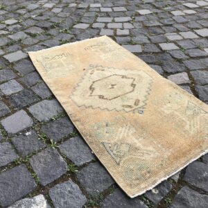 1.6 ft. x 3.1 ft. Vintage Turkish Rug TR22467 Image 1