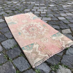 1.4 ft. x 2.8 ft. Vintage Turkish Rug TR22477 Image 1
