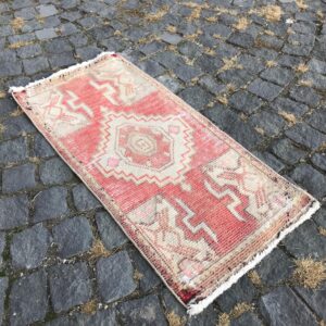 1.4 ft. x 3.1 ft. Vintage Turkish Rug TR22507 Image 1