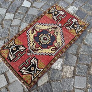 1.6 ft. x 2.9 ft. Vintage Turkish Rug TR24047 Image 1