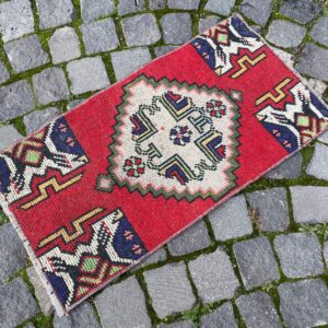 1.4 ft. x 2.7 ft. Vintage Turkish Rug TR24257 Image 1