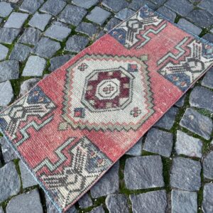 1.5 ft. x 2.8 ft. Vintage Turkish Rug TR24597 Image 1