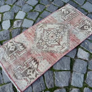 1.3 ft. x 2.8 ft. Vintage Turkish Rug TR24667 Image 1