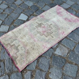 1.4 ft. x 2.8 ft. Vintage Turkish Rug TR24947 Image 1