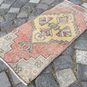 1.3 ft. x 2.9 ft. Vintage Turkish Rug TR24977 Image 1