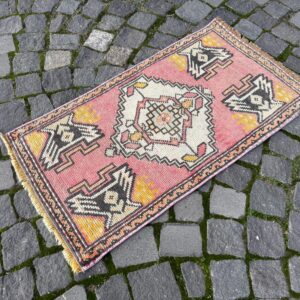 1.7 ft. x 3.1 ft. Vintage Turkish Rug TR25187 Image 1