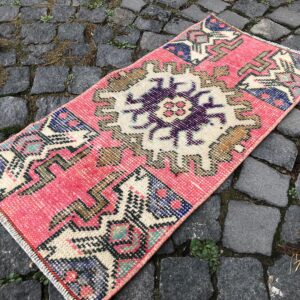 1.4 ft. x 2.9 ft. Vintage Turkish Rug TR25427 Image 1