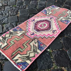 1.1 ft. x 2.6 ft. Vintage Turkish Rug TR25487 Image 1