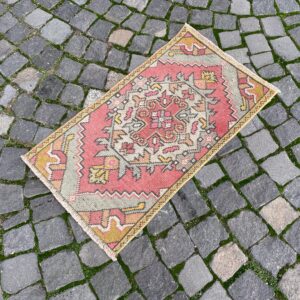 1.6 ft. x 2.8 ft. Vintage Turkish Rug TR25537 Image 1