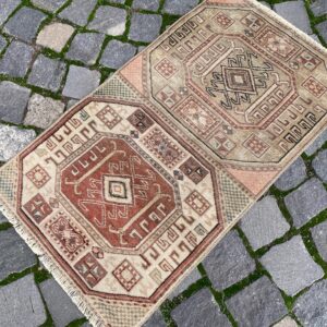 1.6 ft. x 2.9 ft. Vintage Turkish Rug TR25607 Image 1