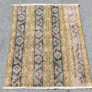 3.3 ft. x 3.3 ft. Vintage Patchwork Rug TR22834 Image 1