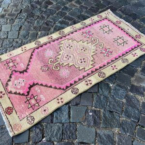 2.3 ft. x 4.6 ft. Vintage Turkish Rug TR26397 Image 1