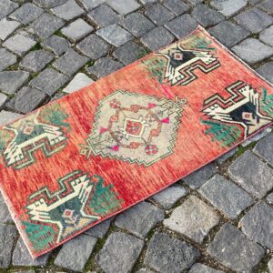 1.5 ft. x 2.8 ft. Vintage Turkish Rug TR27407 Image 1