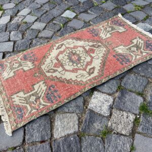 1.5 ft. x 3 ft. Vintage Turkish Rug TR27647 Image 1