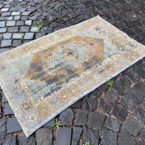 2.6 ft. x 4.2 ft. Vintage Turkish Rug TR27917 Image 1