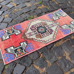 1.3 ft. x 2.8 ft. Vintage Turkish Rug TR27937 Image 1