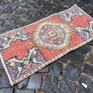1.6 ft. x 3.1 ft. Vintage Turkish Rug TR27957 Image 1