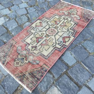1.3 ft. x 2.9 ft. Vintage Turkish Rug TR28037 Image 1