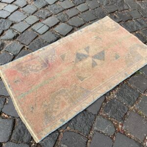 1.5 ft. x 2.8 ft. Vintage Turkish Rug TR28147 Image 1