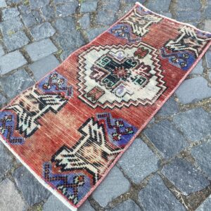 1.2 ft. x 2.4 ft. Vintage Turkish Rug TR28157 Image 1