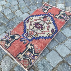 1.3 ft. x 2.6 ft. Vintage Turkish Rug TR28267 Image 1
