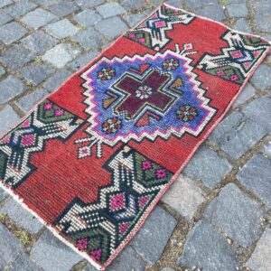 1.4 ft. x 2.8 ft. Vintage Turkish Rug TR28377 Image 1