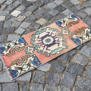 1.3 ft. x 2.9 ft. Vintage Turkish Rug TR28497 Image 1