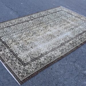 5.7 ft. x 9.4 ft. Vintage Turkish Rug TR31627 Image 1