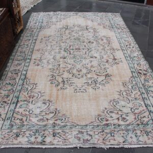 5.7 ft. x 9.8 ft. Vintage Turkish Rug TR33897 Image 1