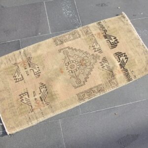 1.7 ft. x 3.5 ft. Vintage Turkish Rug TR37437 Image 1