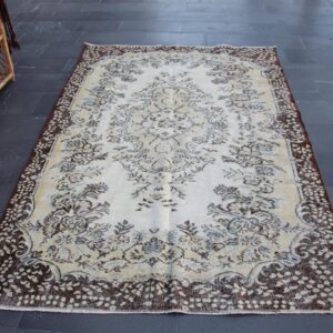 5.3 ft. x 8.4 ft. Vintage Turkish Rug TR37567 Image 1
