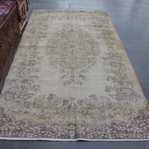 4.7 ft. x 9 ft. Vintage Turkish Rug TR38437 Image 1