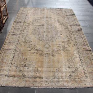 5.2 ft. x 8.8 ft. Vintage Turkish Rug TR38607 Image 1