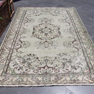 5.5 ft. x 8.7 ft. Vintage Turkish Rug TR39257 Image 1
