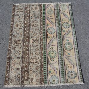 2.6 ft. x 3.4 ft. Vintage Patchwork Rug TR23014 Image 1