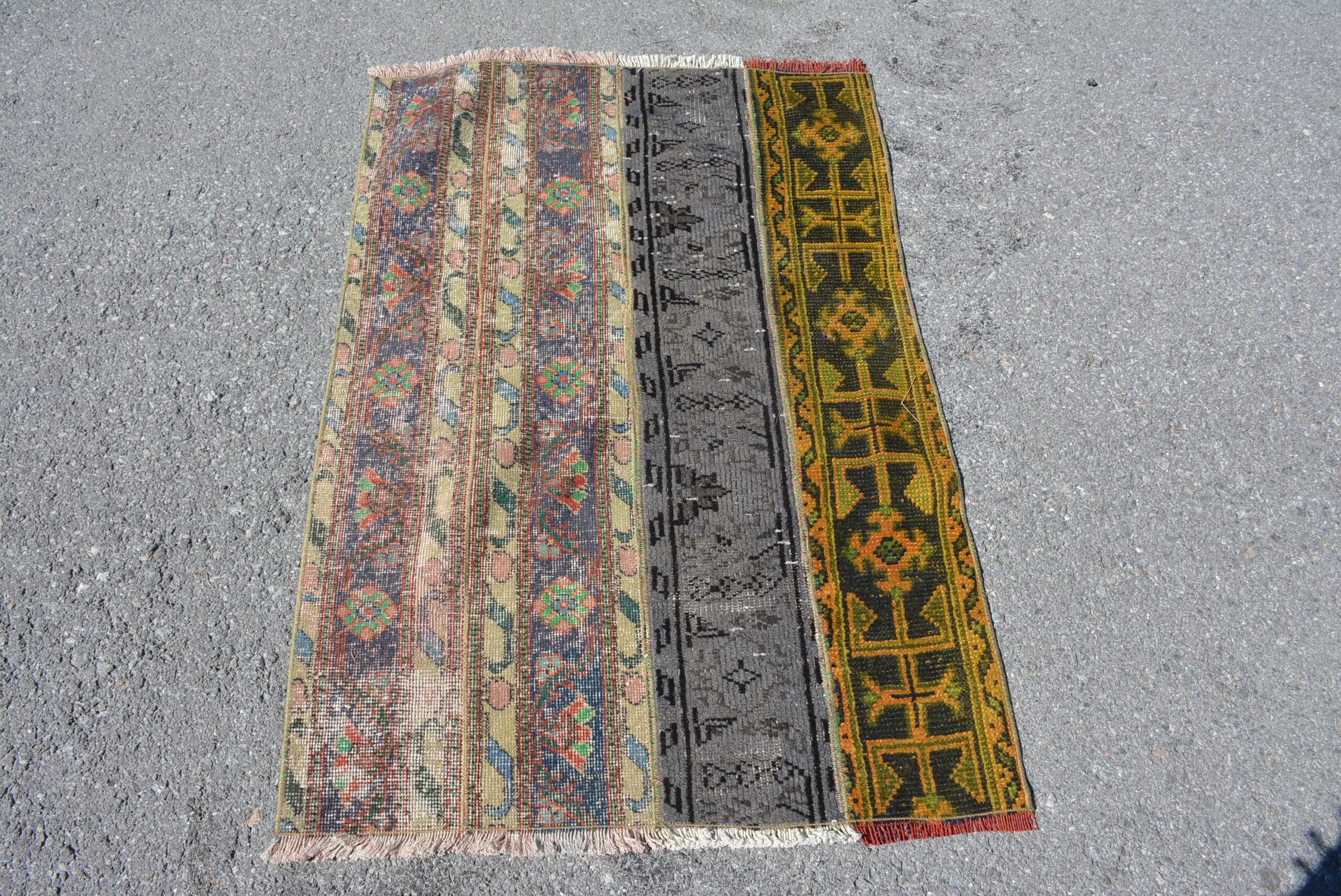 2.7 ft. x 3.8 ft. Vintage Patchwork Rug TR23064